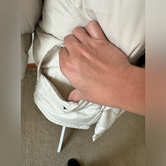 Firm price🎈Moncler Beige Puffer Jacket Size 1 - Picture 5 of 17